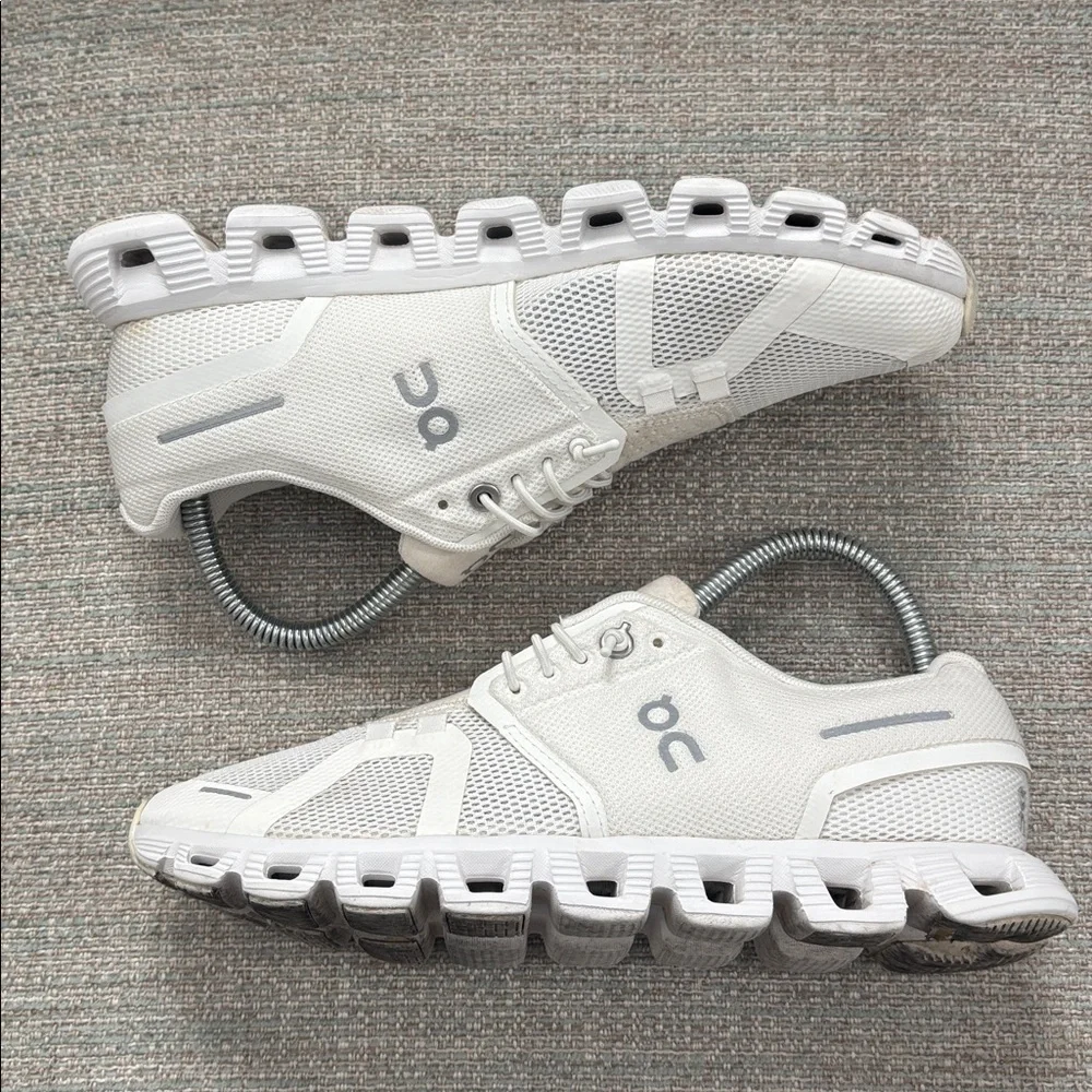 On Cloud 5 Running Shoes Sneakers in White Women’s Size 7 - Picture 5 of 8